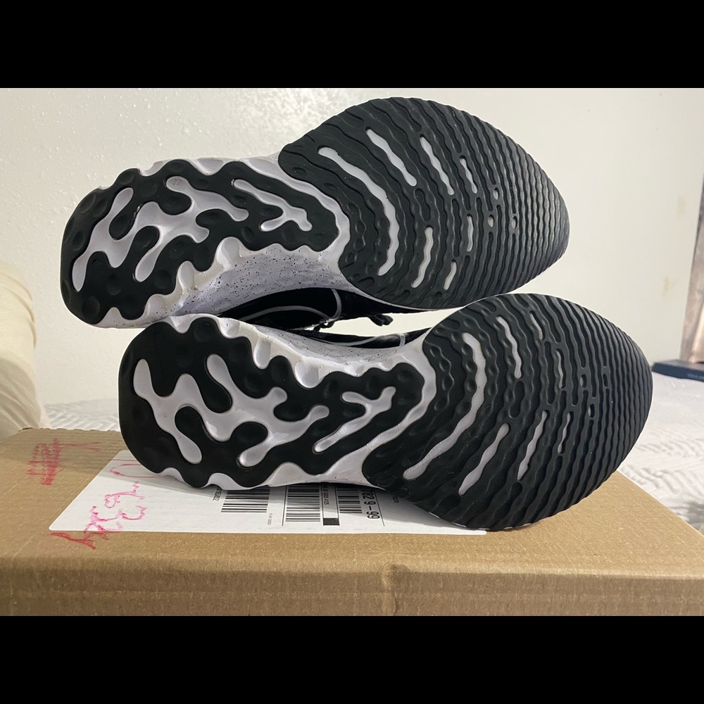 Nike React Infinity React ‘Oreo’ Womens Size 10 - image 4